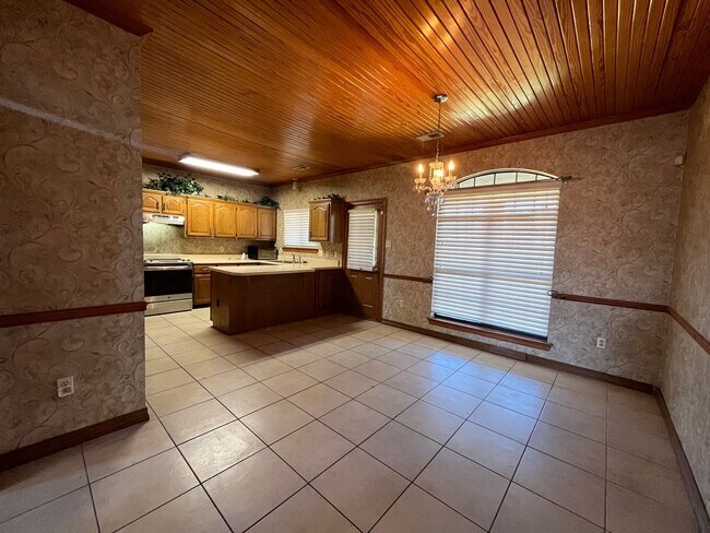 Photo - Mother-In-Law Suite in the back! Cozy Sout...