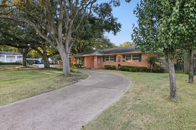 Photo - 3890 Kenwood Dr Unit Furnished for Corporates
