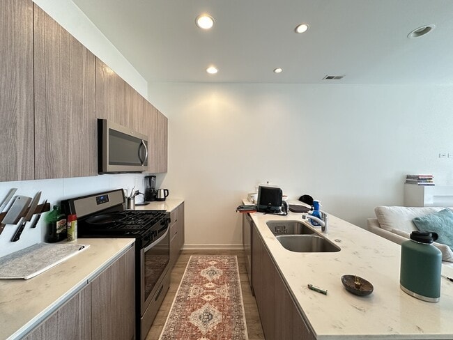 Photo - 4111 N Narragansett Ave Unidad 402