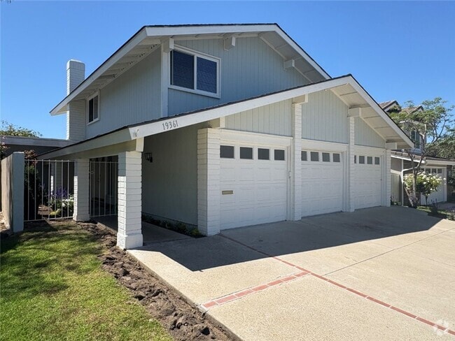 Building Photo - 19361 Sierra Inez Rd Rental