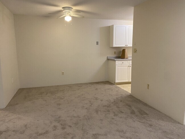 Photo - 19 Village Rock Ln Unit 8