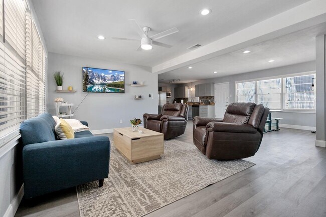 Photo - 4804 44th St