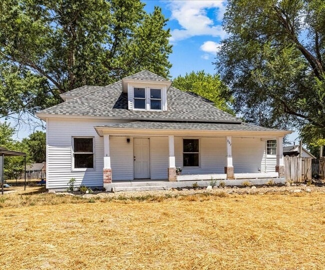 Building Photo - Charming 3 Bedroom, 2 Bathroom Home for Re...