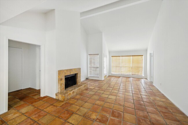 Building Photo - 2100 Tanglewilde St Unit 184 Rental