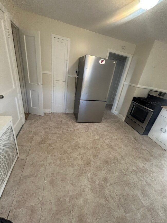 Photo - 770 Brewster St Unit 2