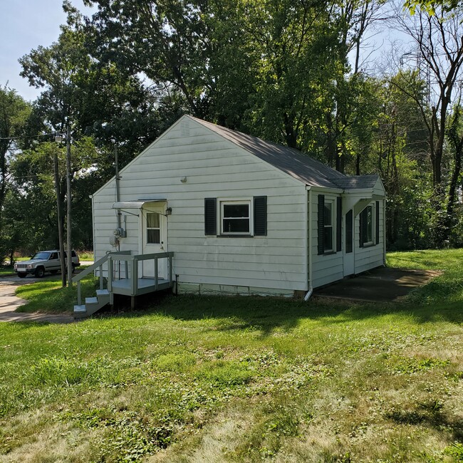 Photo - 223 W Division Rd