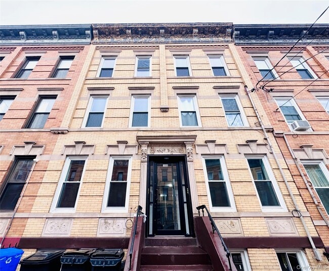 Building Photo - 16-88 Gates Ave Unit 1L