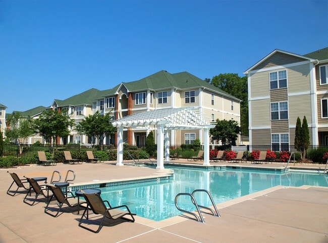 Rivermont Crossing Townhomes & Apartments