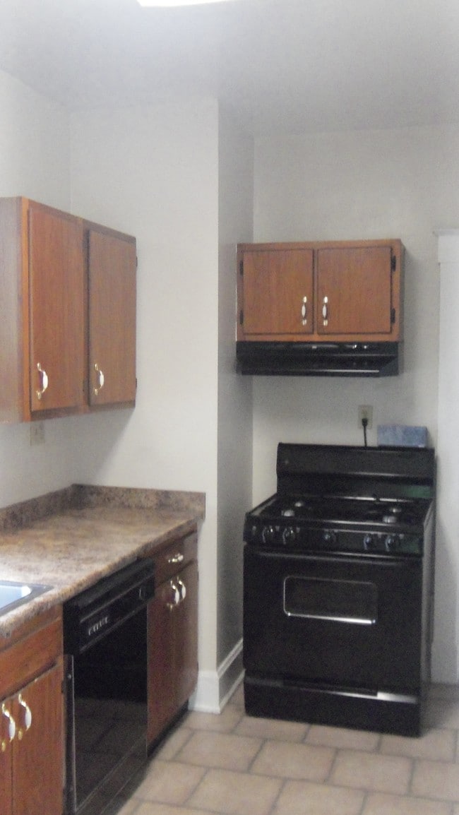 GAS STOVE - 1179 Herschel Ave Unit 1stfloor