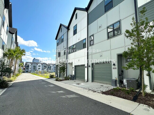 Photo - 1090 Farwell St