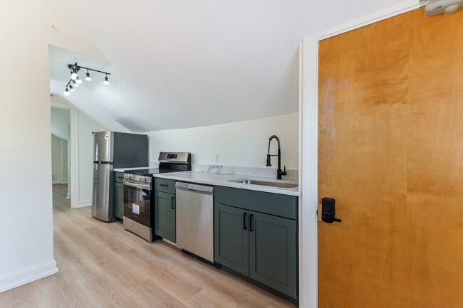 Photo - 169 Waterman St Unidad 7