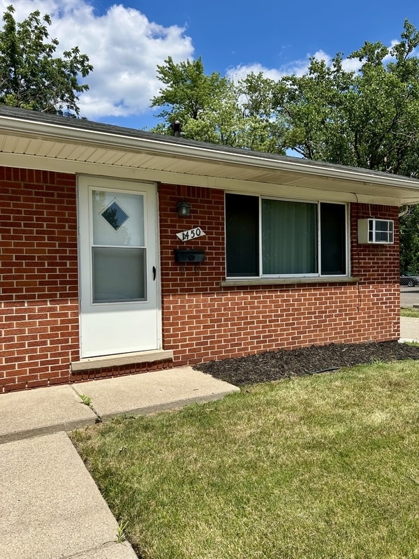 Building Photo - 1450 Goddard Rd Rental