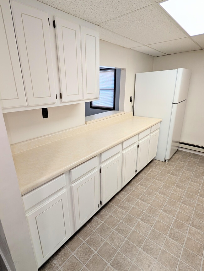 Building Photo - 225 E Orvis St Rental