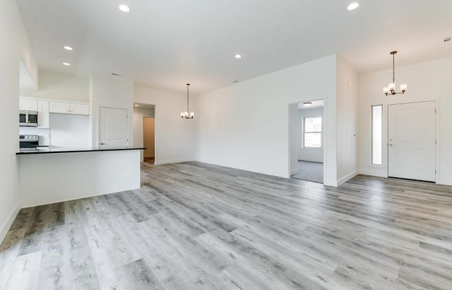 Photo - 1713 Willow Way