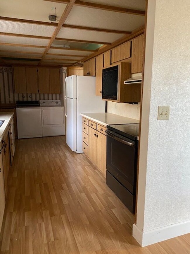 Photo - 4 bedroom 2 bath home with workshop