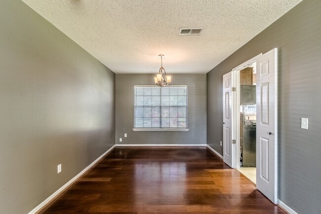 Photo - 6015 Henniker Dr