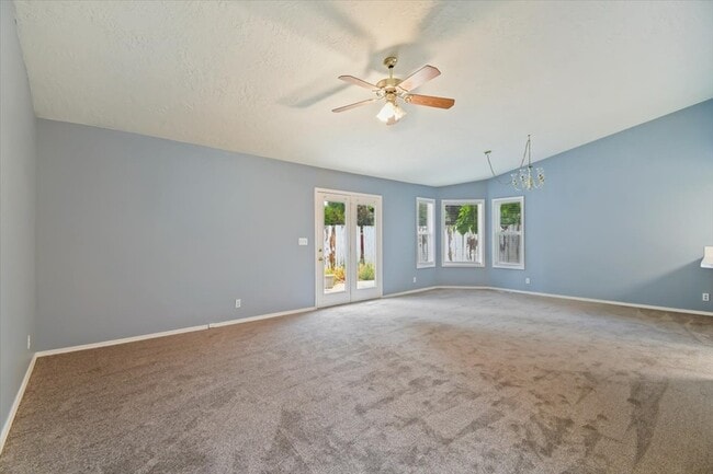 Photo - 636 W Richmond Ln