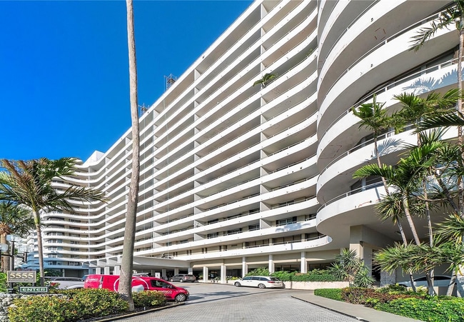 Building Photo - 5555 Collins Ave Unit 5C Rental