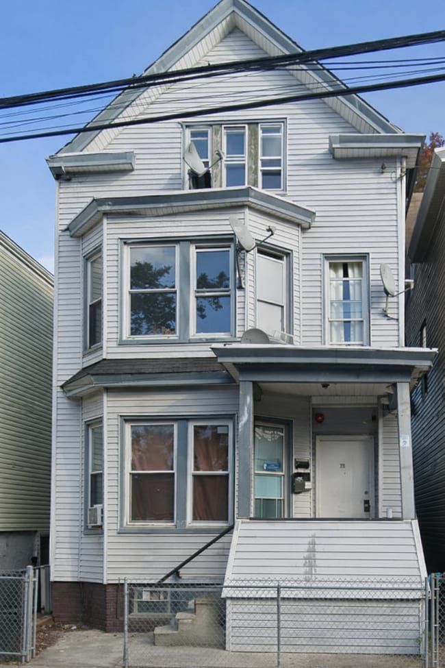 Building Photo - 711 E 18th St Unit 1