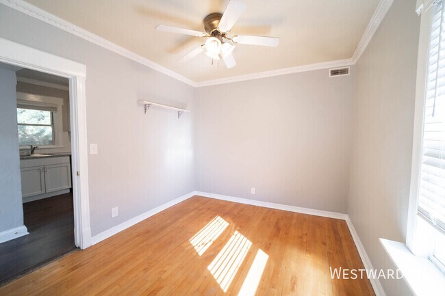 Photo - 921 W Winona-CH Unidad CH