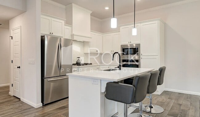 Photo - 4 Bedroom 2 Bathroom home with all appliances included