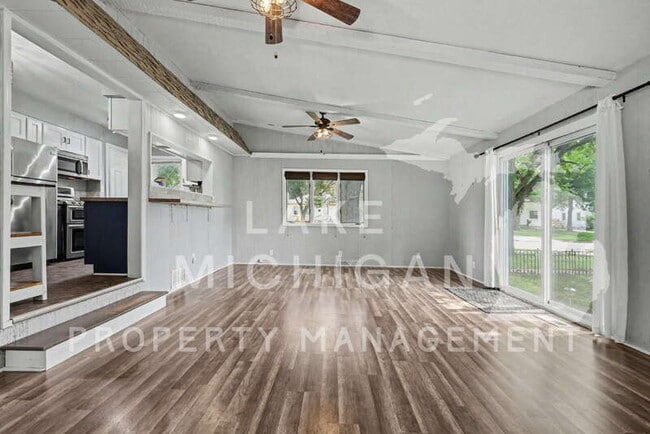Photo - 704 Buckingham St SW