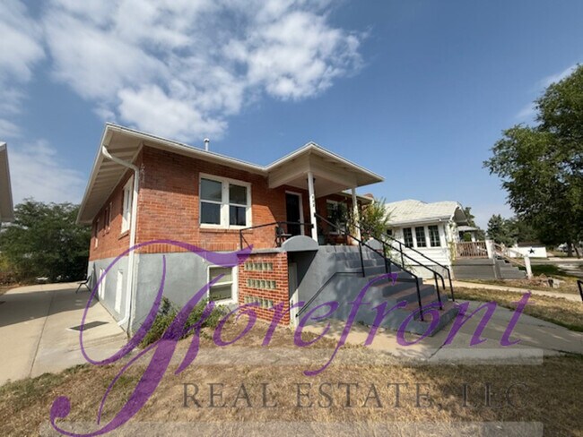 Building Photo - 112 S Elk St