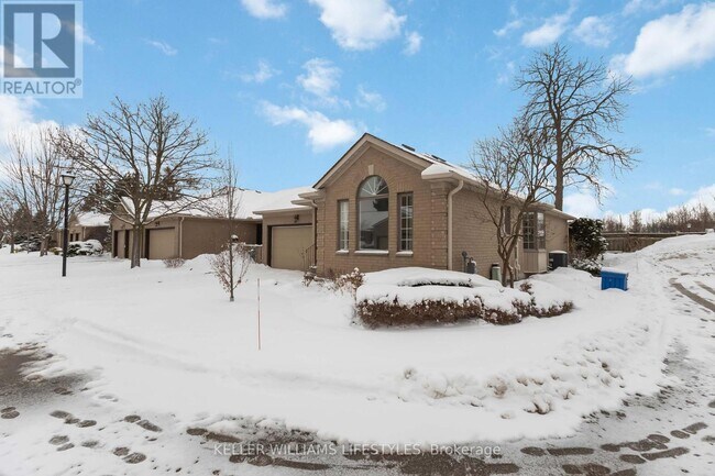 Photo - 617 Wharncliffe Rd S