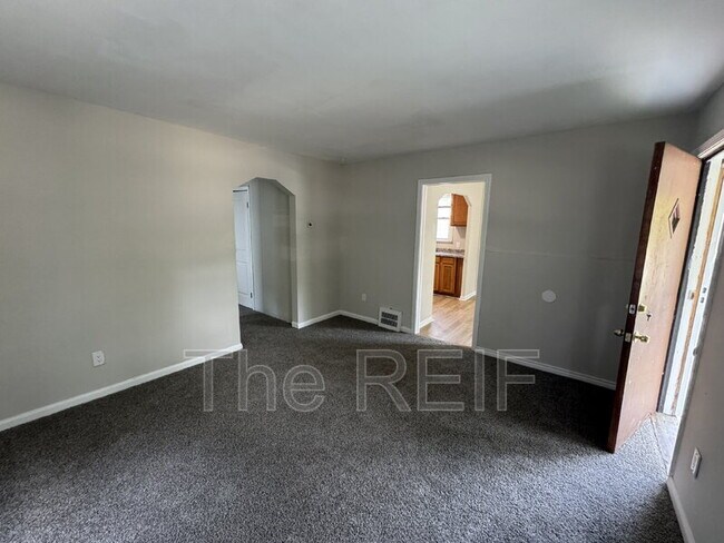 Photo - 18941 Elkhart St
