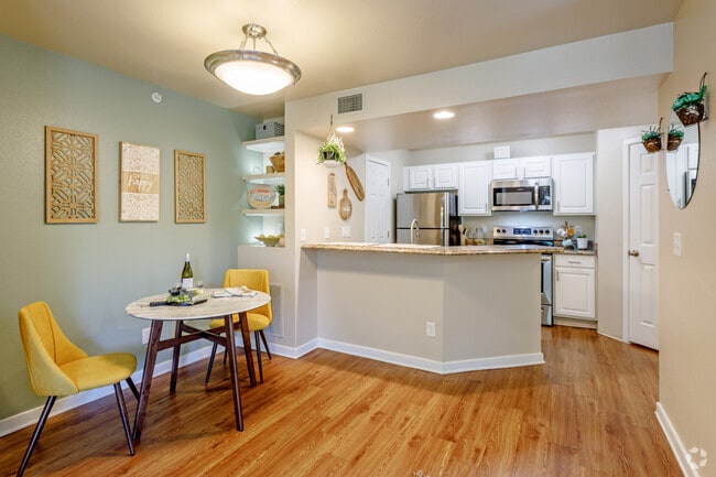 2BR, 2BA - 1,058SF