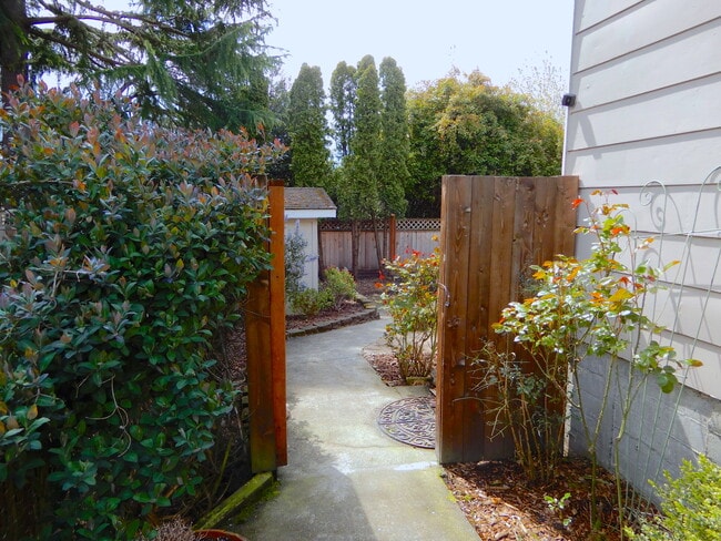 Photo - 811 NW 59th St Unit B