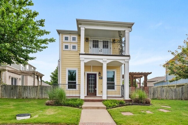 Building Photo - Updated 3 Beds + 2.5 Baths Home in an Excellent Location!