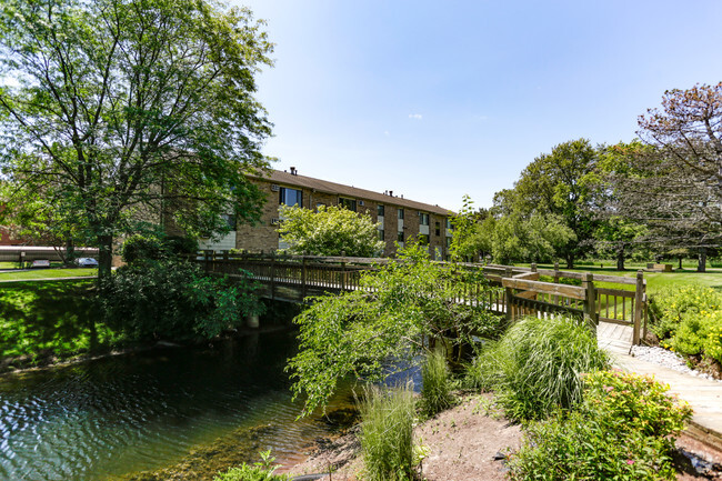 Building Photo - Ashton Lake Apartments