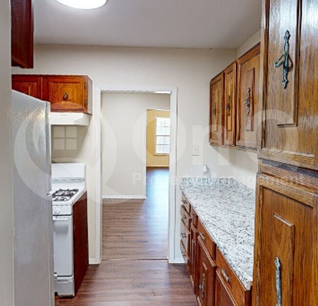 Photo - 224 W Hull St