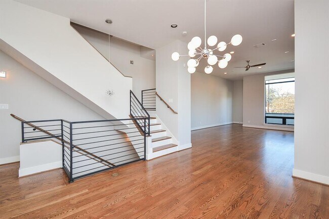 Photo - 3813 La Branch St