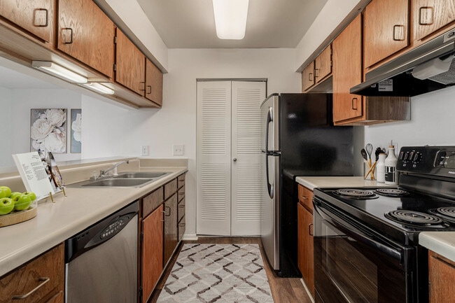 Photo - Tamarack on the Lake Apartments