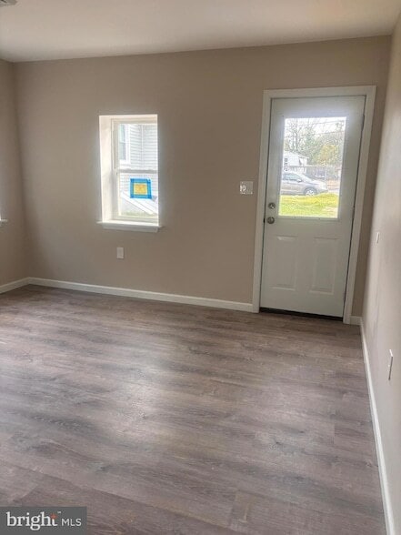 Photo - 113 N Hook Rd