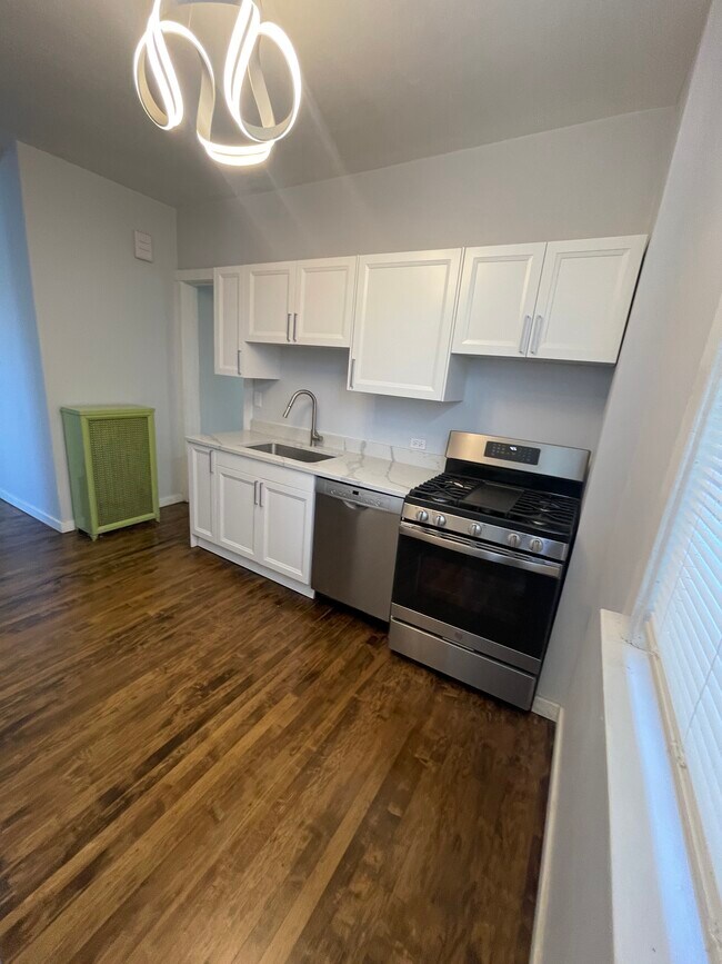 Photo - 918 W Gunnison St Unit 2