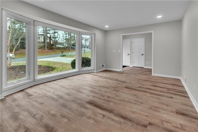 Photo - 4497 Glenforest Dr NE