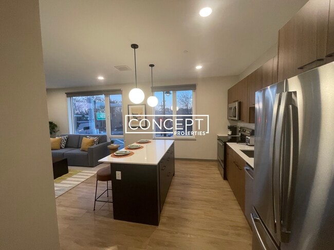 Building Photo - 525 Lincoln St Unit 501C