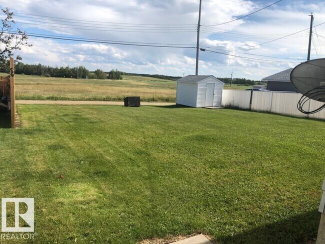 Photo - 4619-4643 43 St
