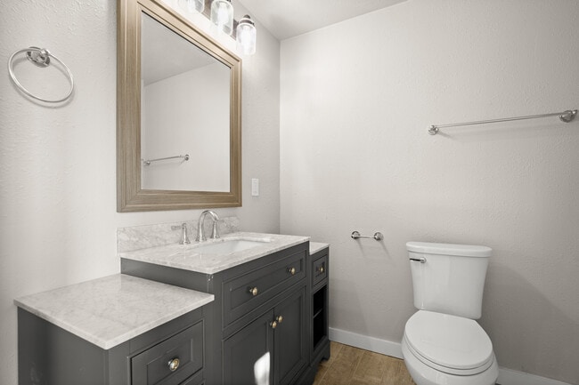 Photo - 402 Twin Elm Dr