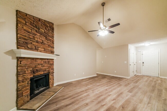 Photo - 329 Hillcrest Ln