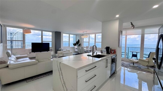 Building Photo - 3505 S Ocean Dr Unit 912