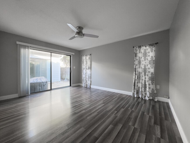 Photo - 931 Holbrook Cir