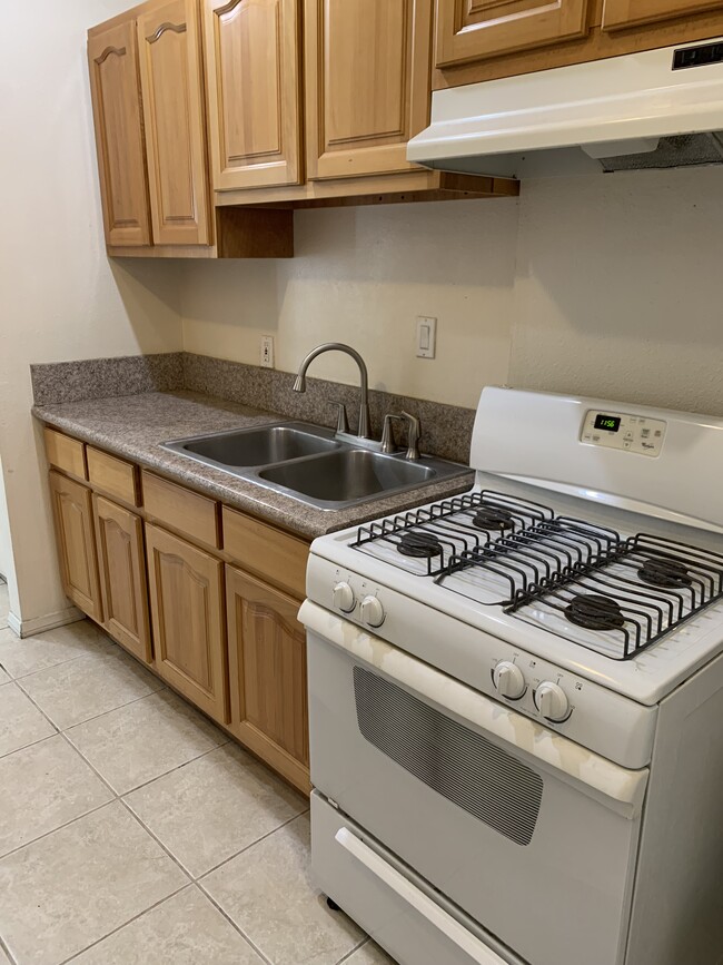 Photo - 3006 1/2 Van Buren Pl Unit Upstairs