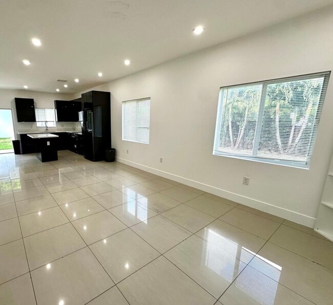 Photo - 14890 NE 10th Ave