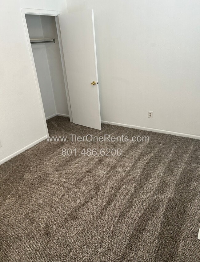 Photo - This property offers a NO DEPOSIT option available for qualified renters! Unidad A