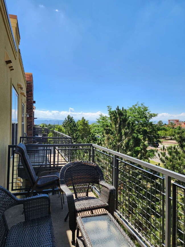 Beautiful Updated 2-Bedroom, 2 Full Bathroom Mid-Rise Condo Available ASAP!