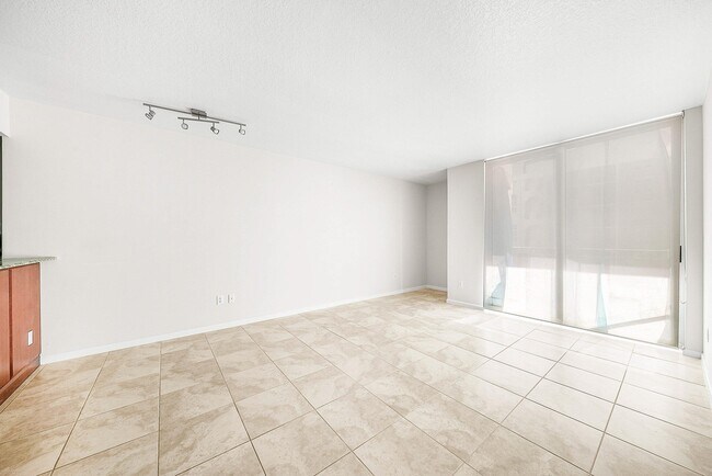 Photo - 403 S Sapodilla Ave Unit 302